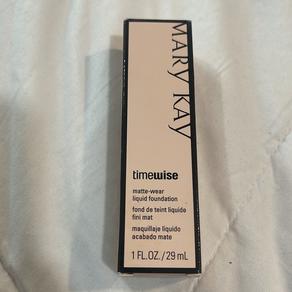 MARY KAY TIMEWISE Liquid foundation - Picture 1 of 3